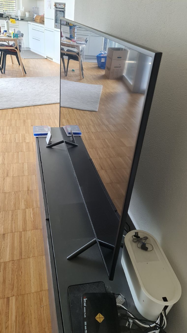 Samsung Fernseher: tv bench with samsung tv – Neu (gemäss Beschreibung) aus Neuenhof von ayesham 1