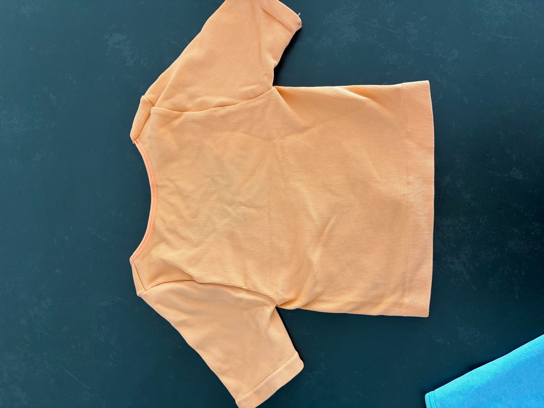 Lots de vêtements: Sporttops Primark, hellblau und orange – D'occasion à Möhlin par milenast23 4