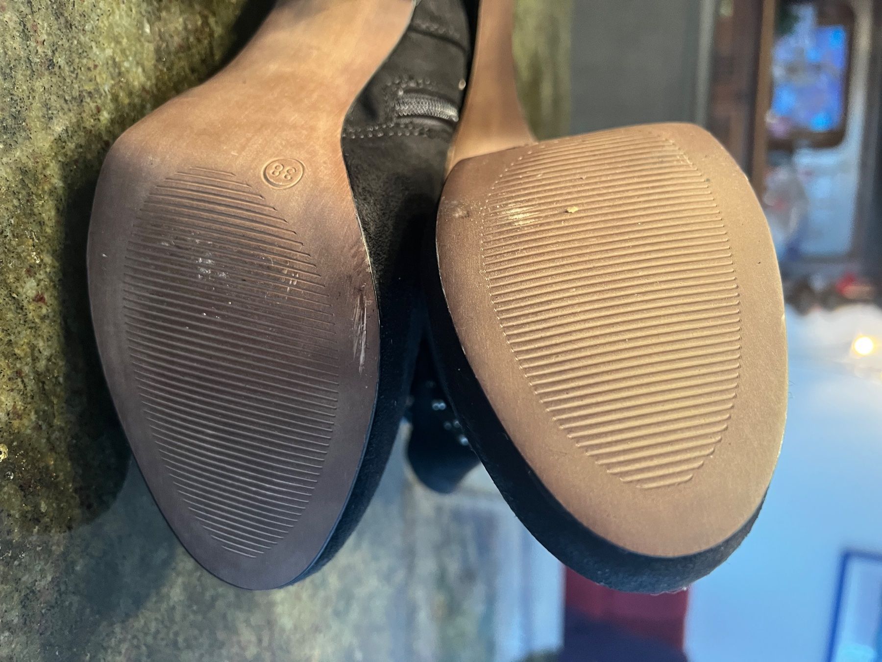 Scarpe da donna: Schwarze Stiefeletten mit Nieten Gr. 38 – Usato da Neftenbach venduto da ernach 6