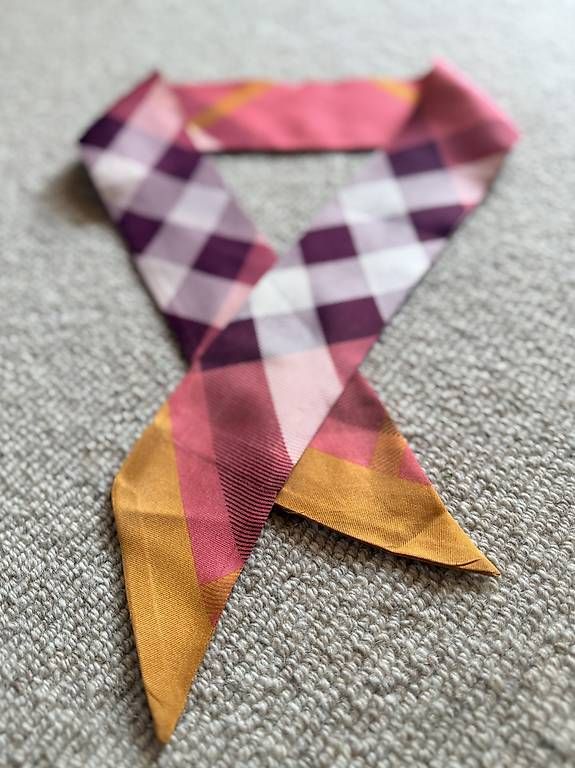Foulard & Sciarpe: Burberry Seidenschal – Usato da Rougemont venduto da Kosmo0272 1