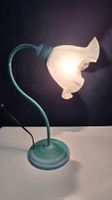 Vintage Tischlampe ,Metall grün , Glas gewellt weiss matt