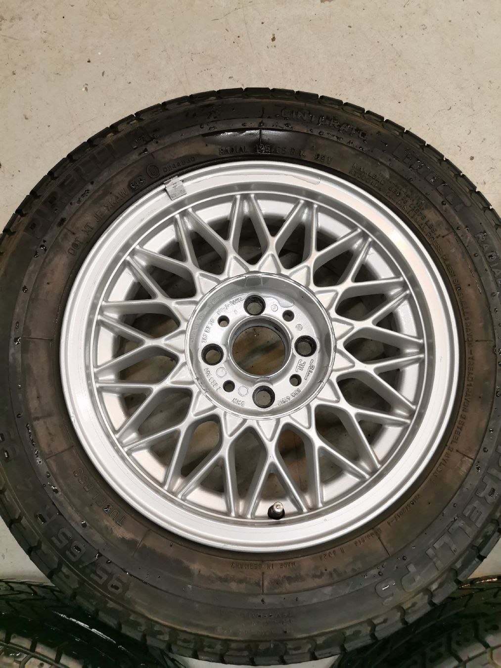 BMW Cerchioni: BMW e30 Kreuzspeichenfelgen 4x100 – Usato da Altstätten SG venduto da zickzack04 3