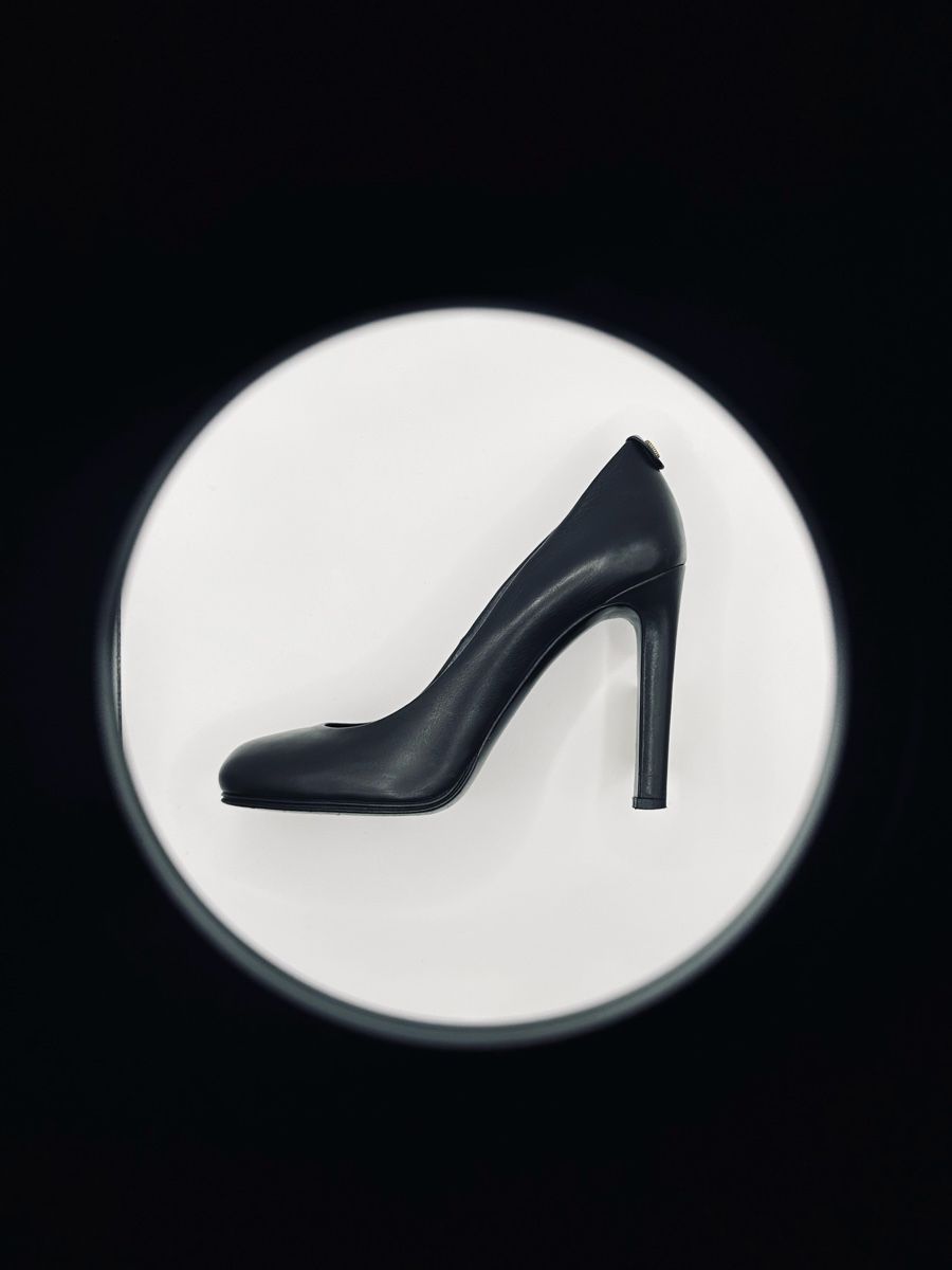 Gucci Damenschuhe: Gucci Black Leather Heels – Gebraucht aus Biel/Bienne von sec_2llb 1
