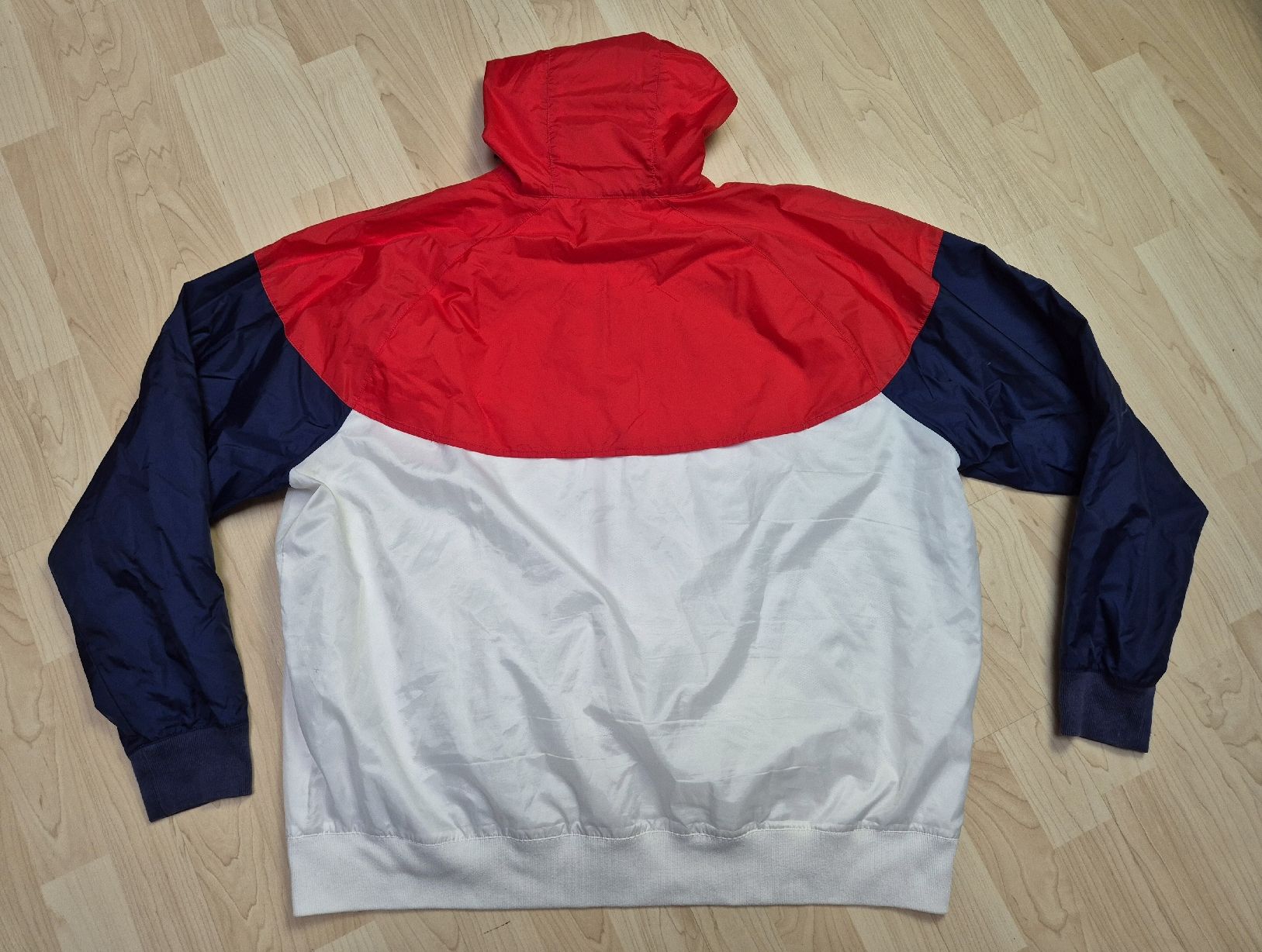 Nike Jacken: Rare Nike Windrunner rot-weiss-blau Grösse XL – Neu (gemäss Beschreibung) aus St. Gallen von CaliSunshine 1