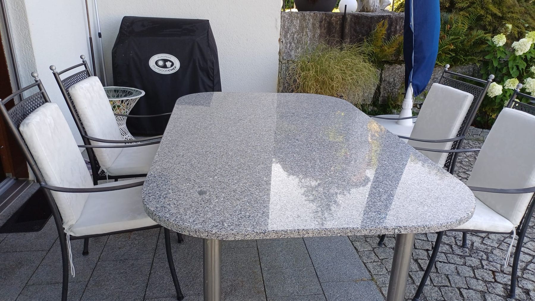 Hunn Tables: GRANIT TISCH MIT STÜHLEN – D'occasion à Honau par Blazer1