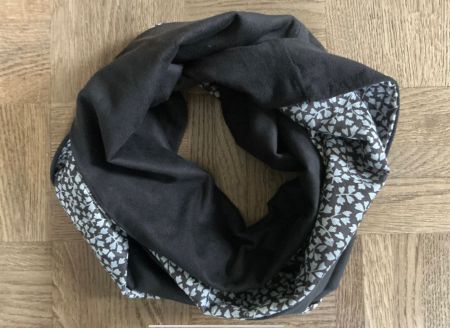 Schöner Loop Schal, neu, d’braun/weiss gemustert