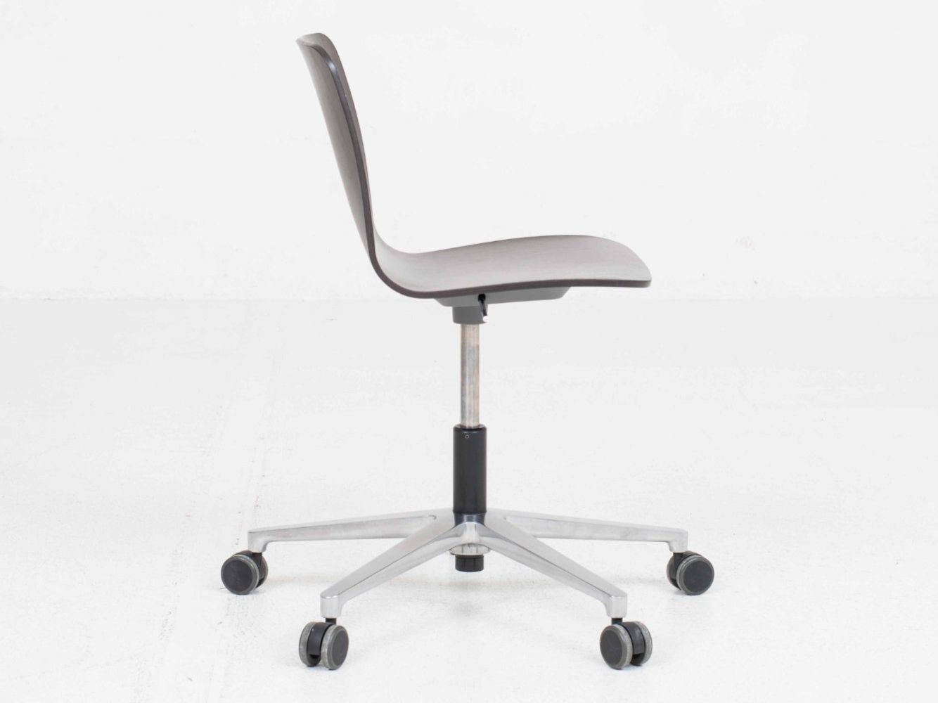 Vitra Sedie: Vitra HAL Ply Studio Bürostuhl von Jasper Morrison – Usato da Zürich venduto da STUZH38 2