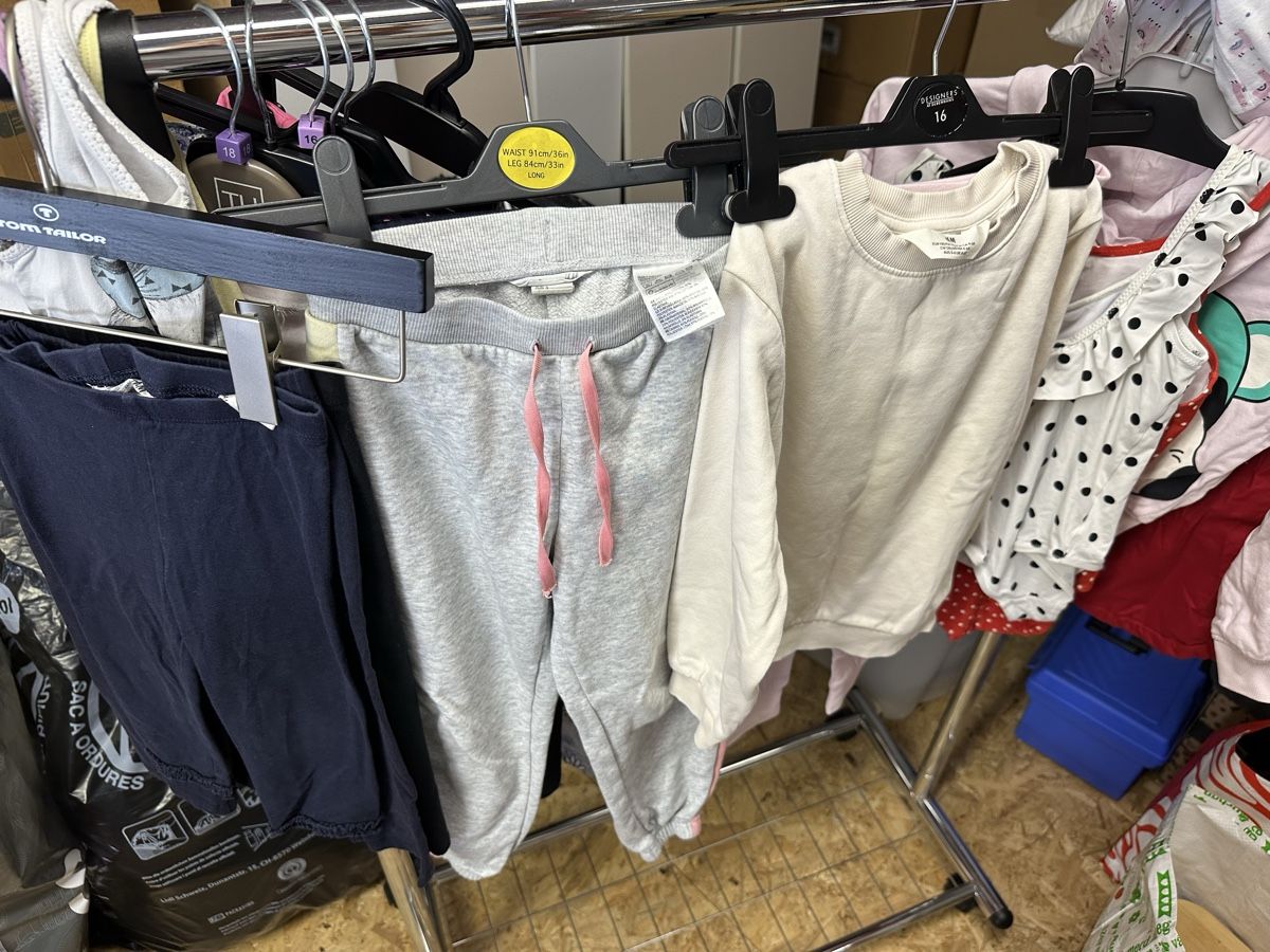 Lotti & Set di vestiti: Mädchen Kleider 35 stk – Usato da Sevelen venduto da Stopglobal. 3