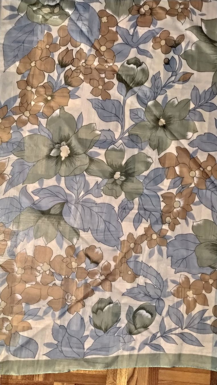 Foulard & Sciarpe: Foulard à fleurs/Blumenschal – Nuovo (secondo la descrizione) da MOUTIER venduto da Anto21 2