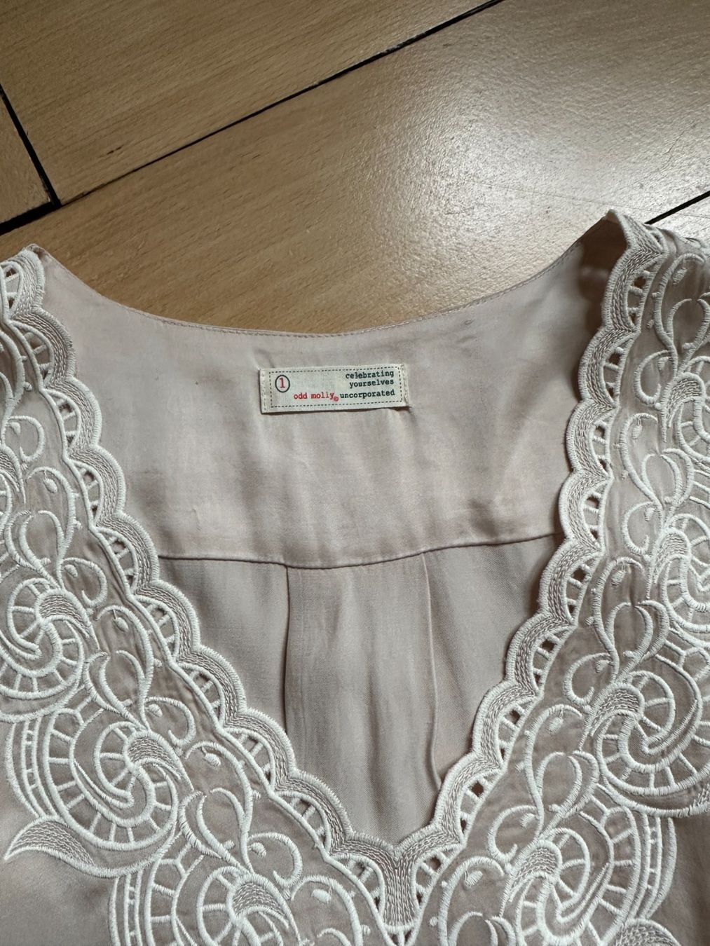 Odd Molly Camicette: ODD MOLLY - Satin Bluse crèmefarben S – Usato da Zürich venduto da Diazaio 3
