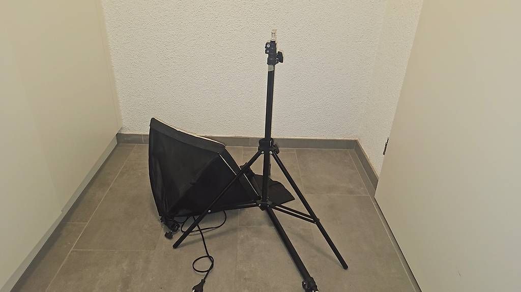 Lampade: 105W Dauerlicht mit 40cm Softbox und Stativ – Usato da Luterbach venduto da akvp17 3