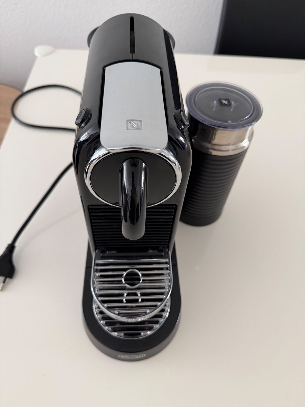 De'Longhi Macchine per caffè & Macchine per espresso: Nespresso De'Longhi mit integriertem Milchschäumer – Usato da Binningen venduto da kikoo5 1