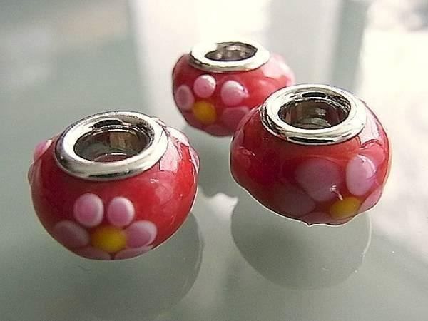 Perle (finte): Glasperle   rot mit rosa Blumenmotiv – Nuovo (secondo la descrizione) da Alpnachstad venduto da perlengaby
