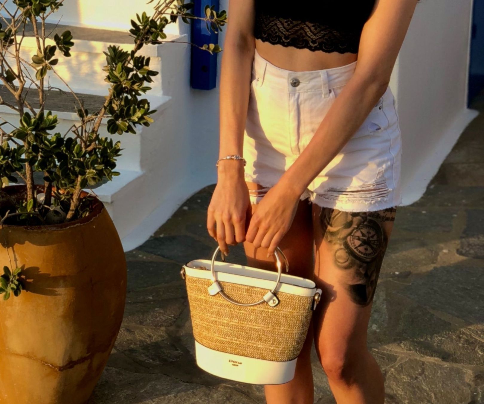 Topshop Jeans: Topshop Ripped Mom-Jeans Shorts – Usato da Triesen venduto da antonellaaa_