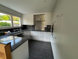 Gratis: Hochwertige Küche mit V-ZUG- und Miele-Geräten