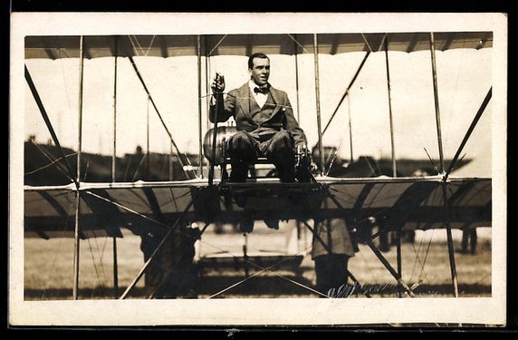 Bilder & Poster: Foto-AK Pilot am Steuer seines Doppeldec – Gebraucht aus Berlin von bartko-reher