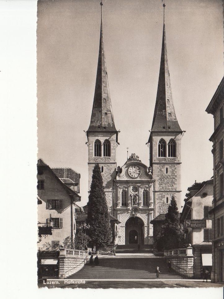 Cartoline postali: Luzern Hofkirche ca. 1950 – Usato da Bürglen TG venduto da StampGraf