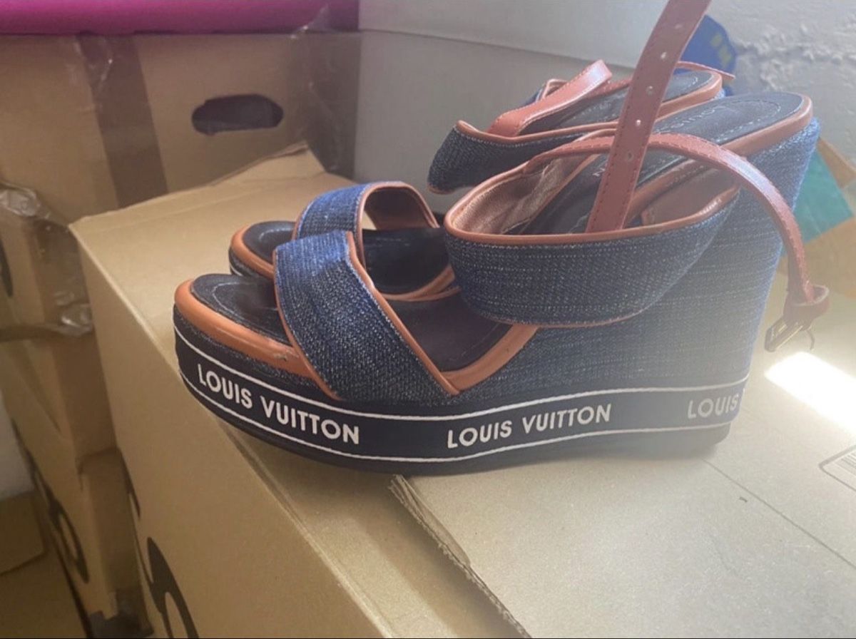 Louis Vuitton Scarpe da donna: Sandales compensées Louis Vuitton  – Usato da Genève venduto da tch_dw9w
