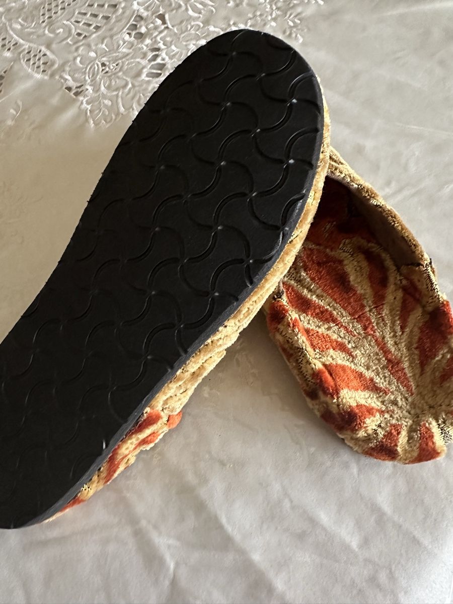 Damenschuhe: Schuhe/ Halbschuhe/ Hausschuhe handgefertigt – Neu und originalverpackt aus Opfikon von Zentou 1