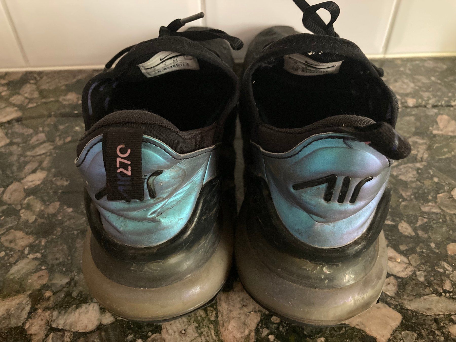 Nike Herrenschuhe: Nike Air Max 270 - Throwback Future - 44 Eur 10Us – Defekt aus St-Ursanne von ApY_74 5