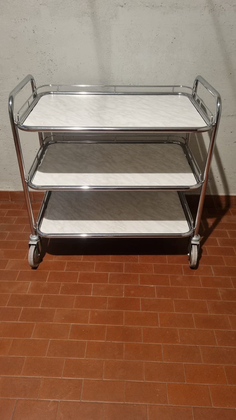 Carrelli di servizio: robuster Servierwagen, Chrom, 3-stöckig – Usato da Oberengstringen venduto da George0070 4