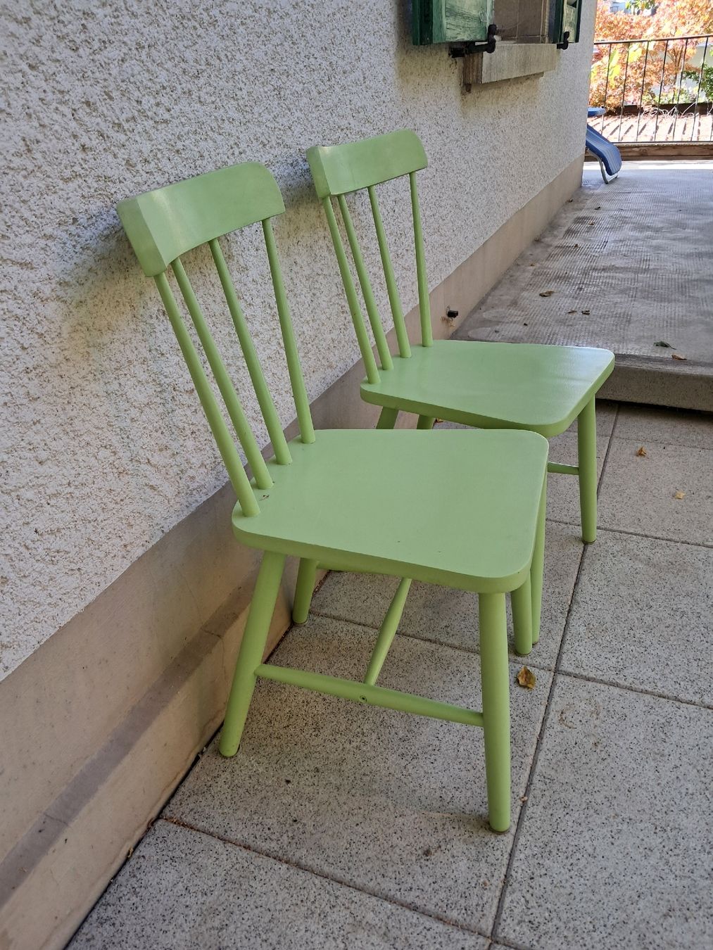 Chaises: Zwei Stühle Holz hellgrün – D'occasion à Boll par Fabischa 1