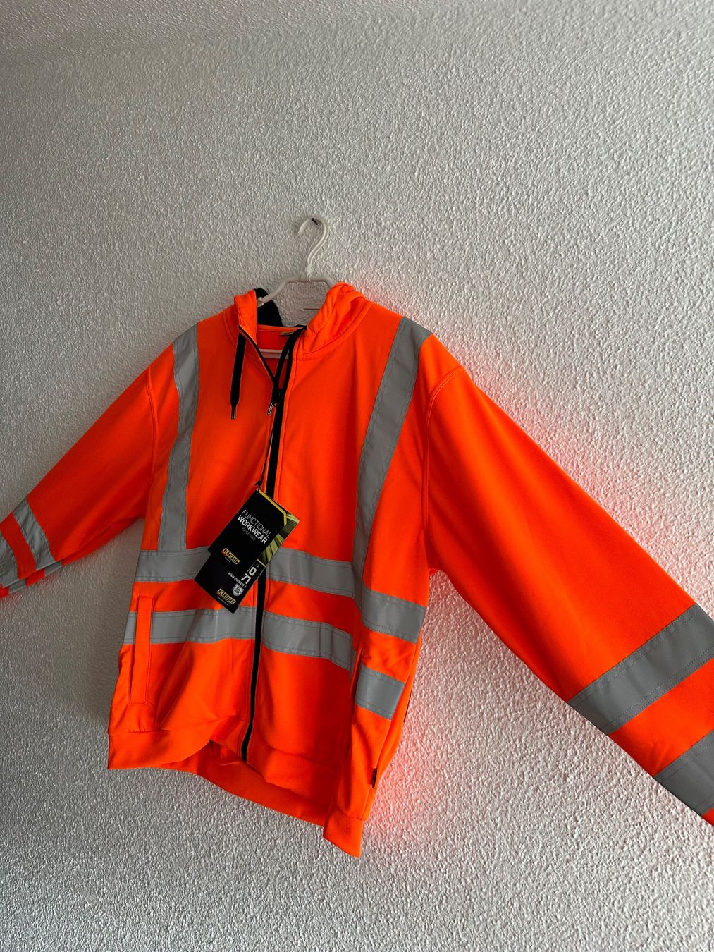 Pulls & Sweat-shirts: Warme Pullover Gr. XL mit Kapuze – Neuf avec emballage d'origine à Domat/Ems par tip-top007