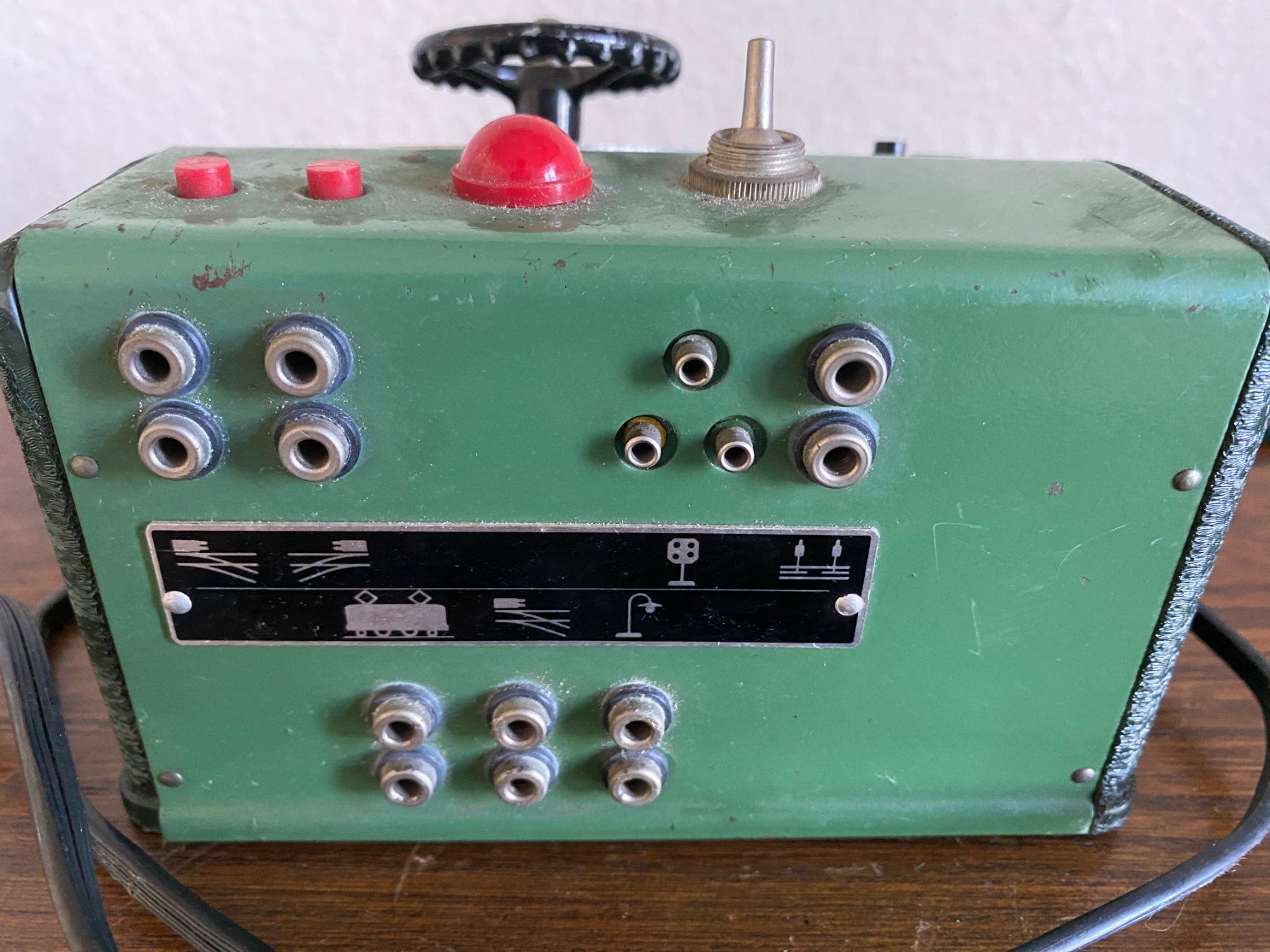 Buco Modellini di ferrovie: Vintage Buco Modelleisenbahn Transformator – Difettoso da Gümligen venduto da Vicky2 2