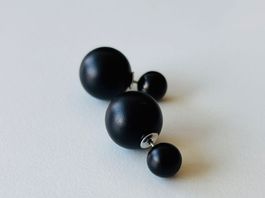 Double studs  earrings Non precious.