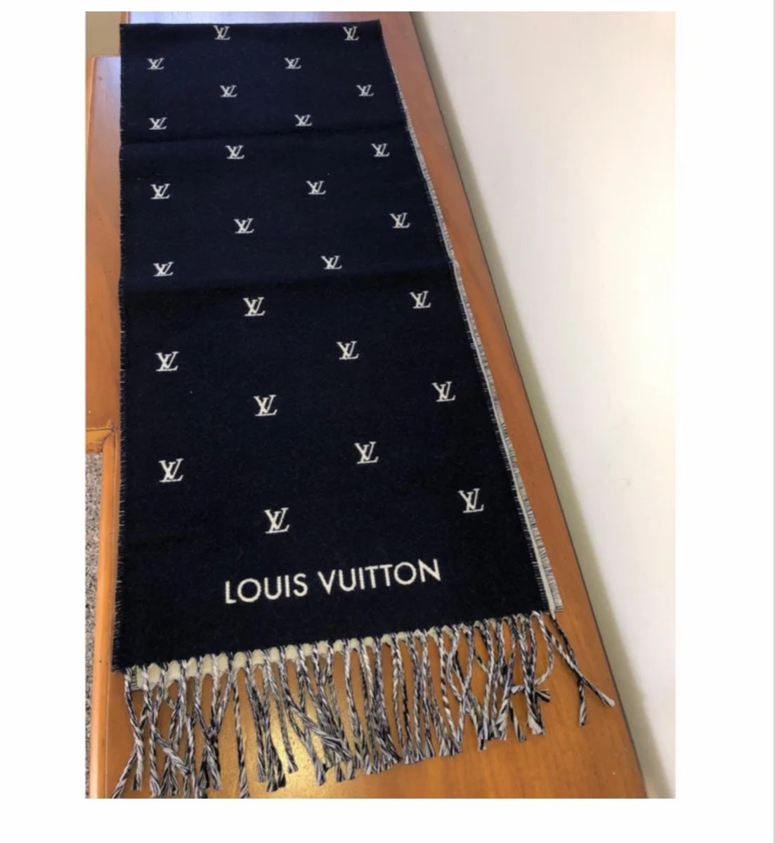 Louis Vuitton Foulard & Sciarpe: Louis Vuitton Schal – Usato da Liestal venduto da rea_he 2
