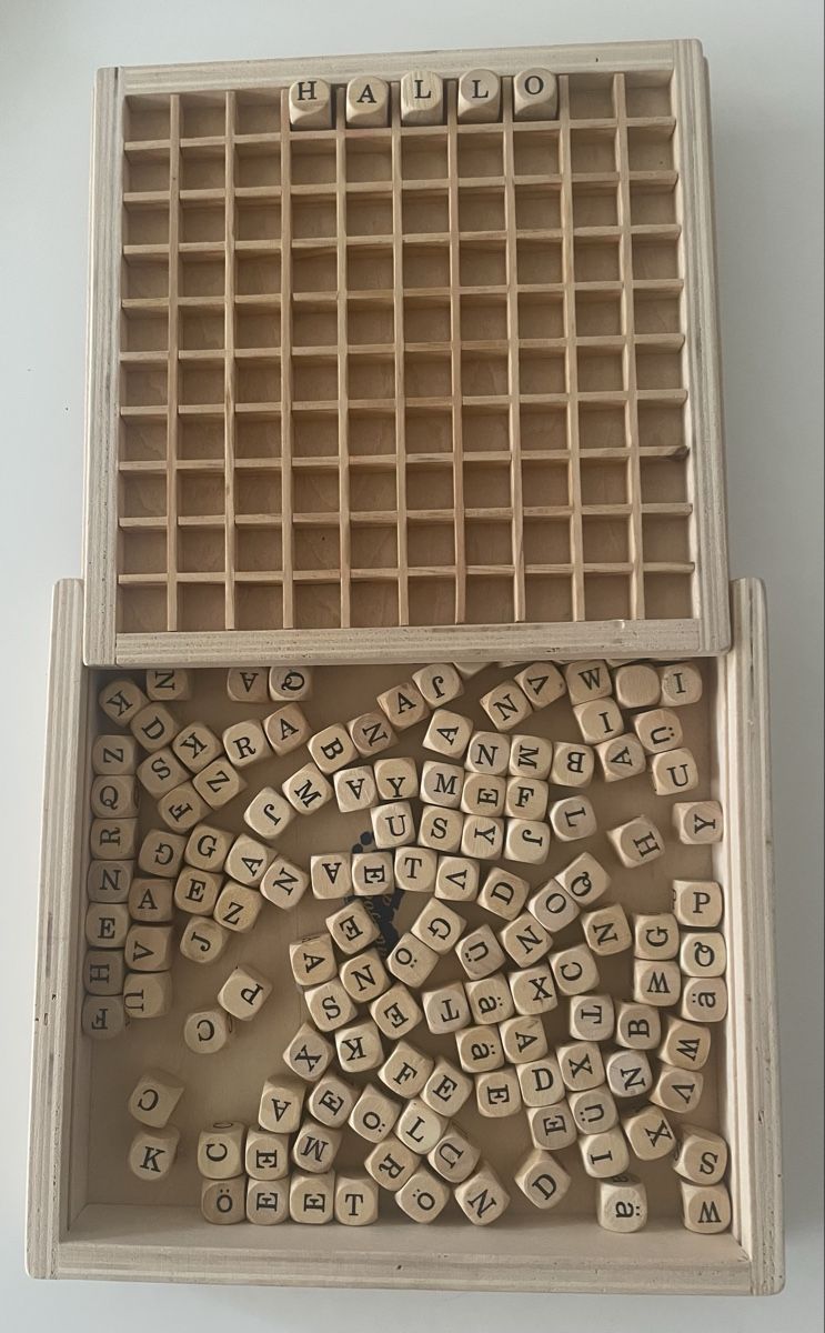 Giochi: Holzspiel mit Buchstabenwürfel – Usato da Röschenz venduto da Kikis-Brocki