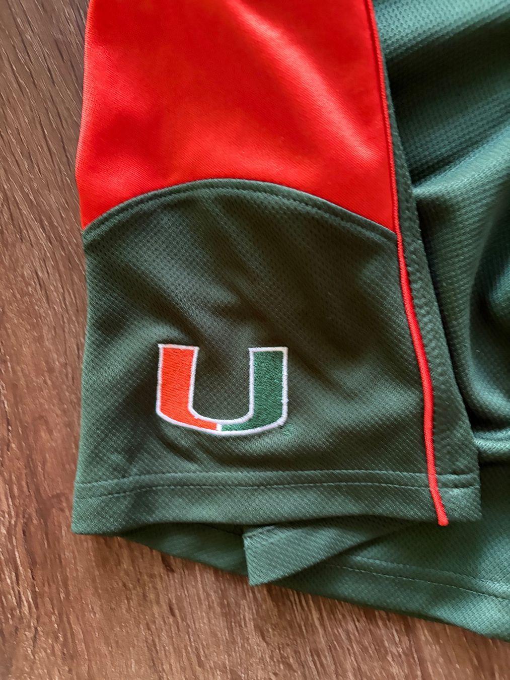 Pantaloni: Miami Hurricanes NCAA Shorts Gr. M – Usato da Muttenz venduto da bargain_hunter 3