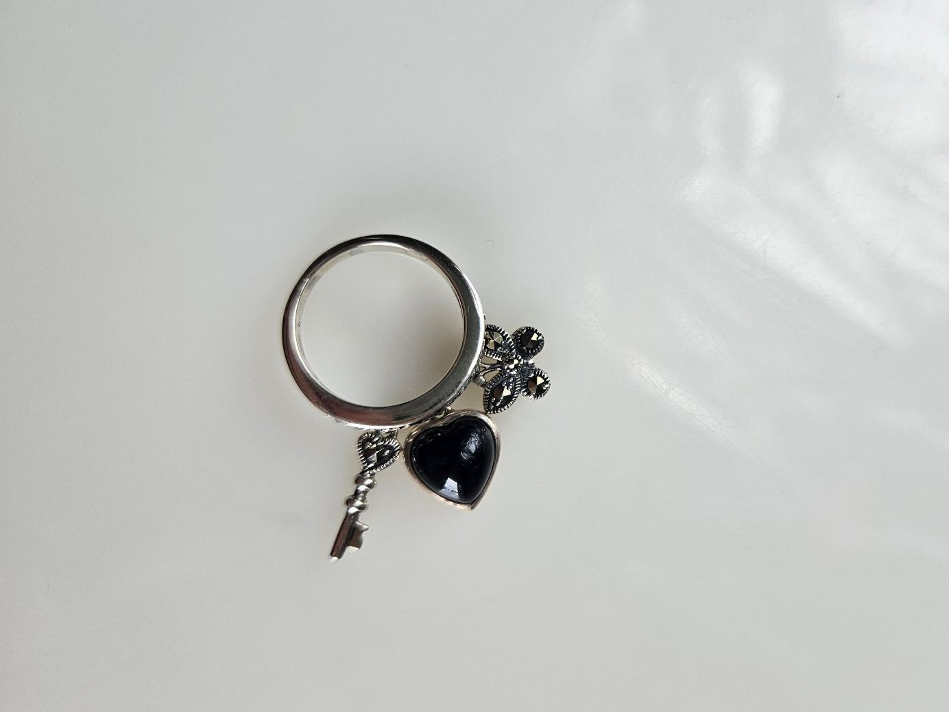 Bagues: Ring aus Silber mit Onyx Grösse 52 – Neuf (Voir description) à Winterthur par ste_tcx5 2