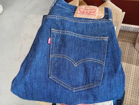 Lot de Levi's 2x 501 neufs et 1x 514 comme neuf 