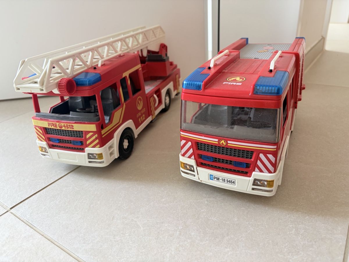 Playmobil Giocattoli: 2x Playmobil Feuerwehrautos  – Usato da Schönenbuch venduto da Lacanoa 1