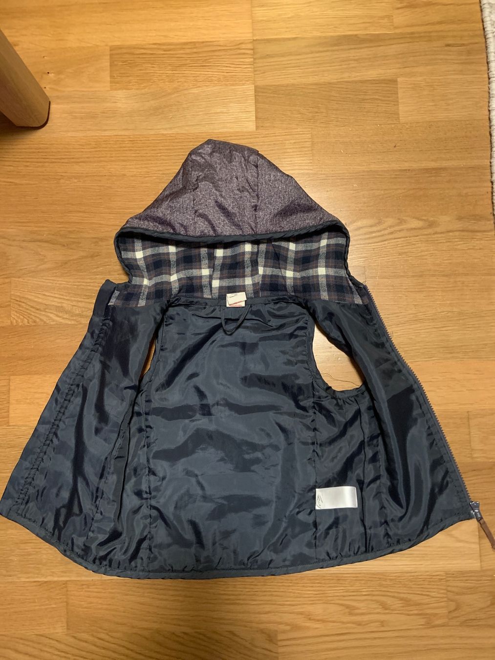 Altro abbigliamento per bambino: Kinderweste mit Kapuze, Grösse 86/92. 18-24m – Usato da Zürich venduto da bur_6jq9 2