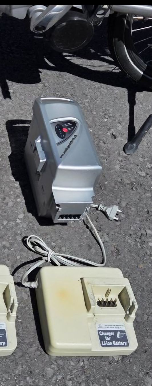 Flyer Batteries: Flyer Batterie und Ladegerät  – D'occasion à Wittenbach par Smailef
