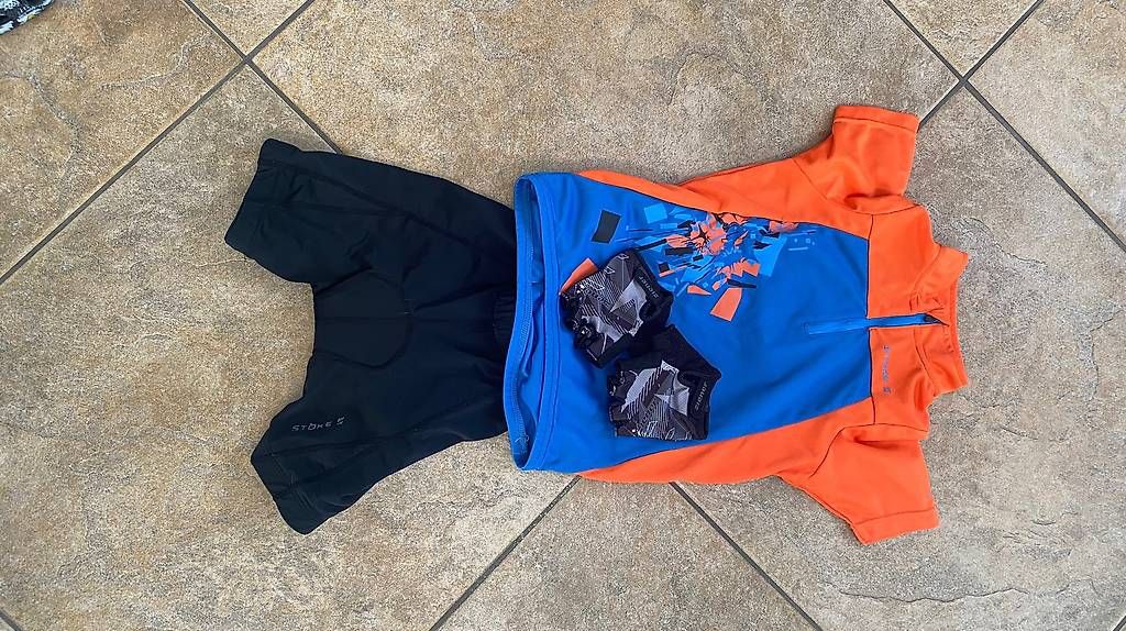 Lotti & Set di vestiti: Completo da bici estivo – Usato da Verscio venduto da nat_928w