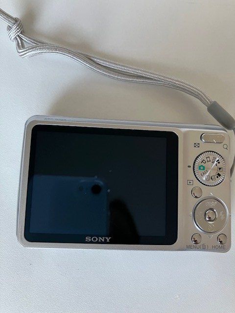Sony Fotocamera: Sony Digitalcamera DSC-W220 mit Zubehör – Usato da Solothurn venduto da ikebana9 1