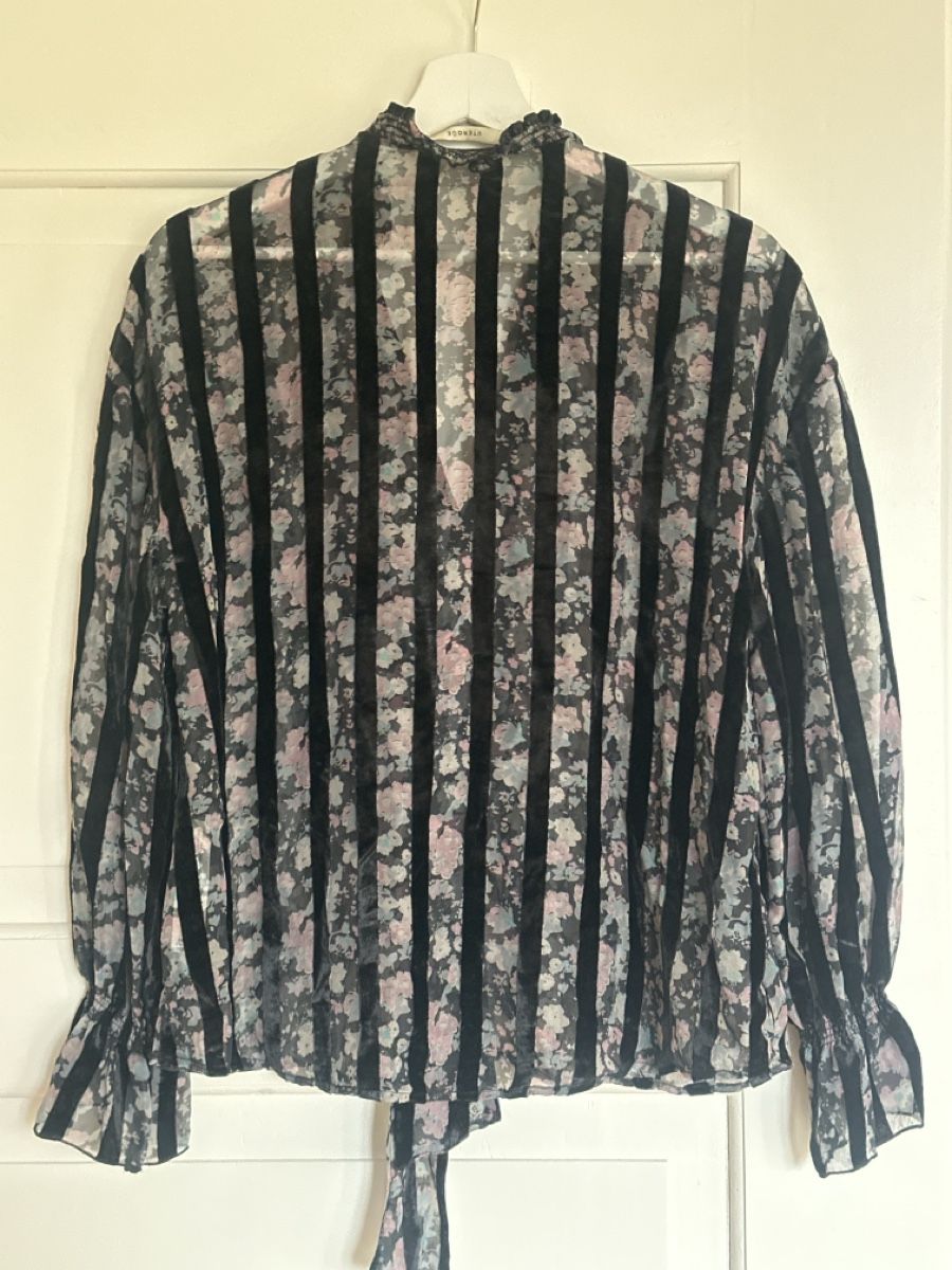 Camicette: Bluse von Uterque – Usato da Zürich venduto da Misomi 2
