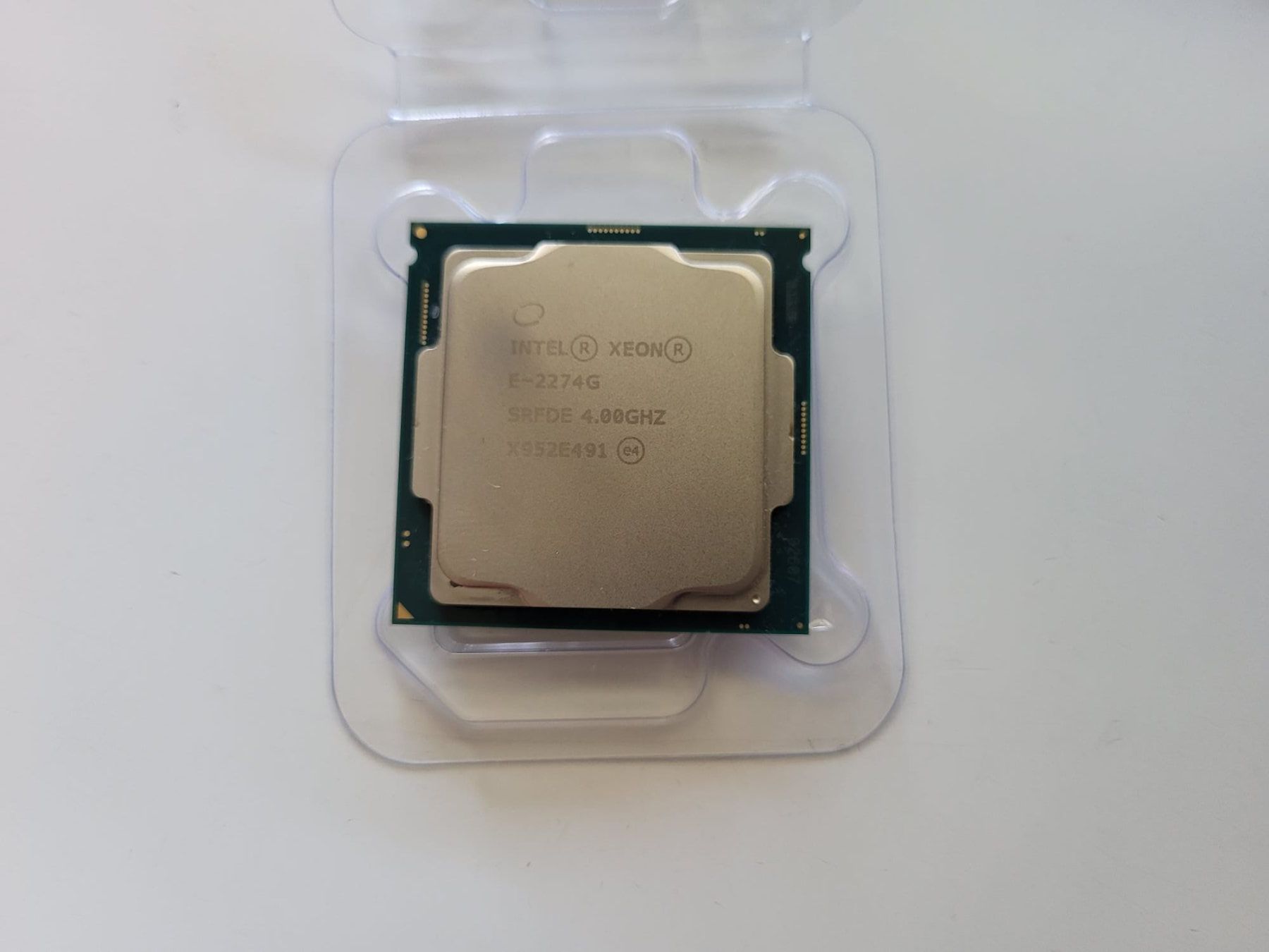 Intel Composants électroniques: Intel Xeon E-2274G – D'occasion à Unterengstringen par CyberCore