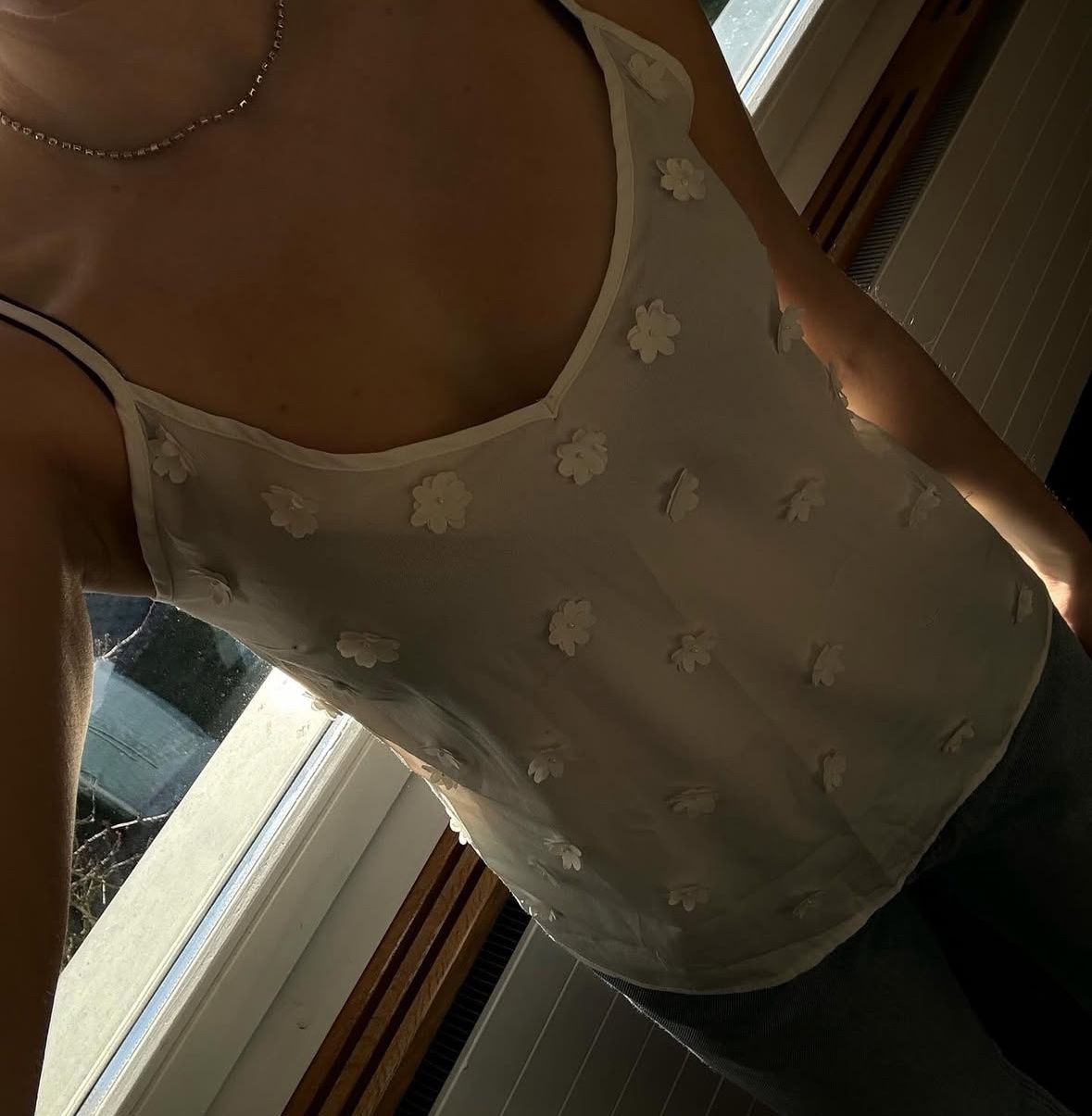Top: Weisses Sommer Top mit Blumenmuster – Nuovo (secondo la descrizione) da Sumiswald venduto da fid_v269 2