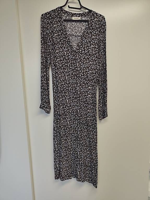 Kleider: Modström Kleid S Blumenprint schwarz – Gebraucht aus Zürich von Unterstop 1