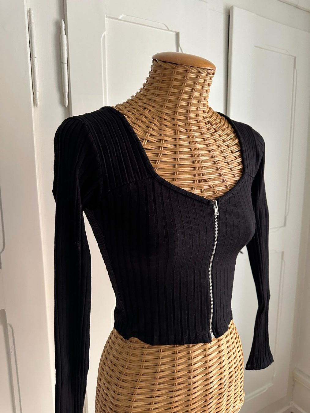 Pullover & Sweatshirts: Langarmshirt Jäckchen schwarz XS – Gebraucht aus Zürich von Diazaio 1