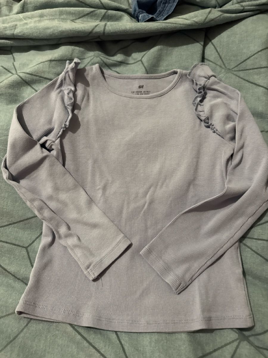 H&M Camicette, T-shirt & Top: Langarmshirt 122/128 Mädchen – Usato da Hägendorf venduto da laumatt