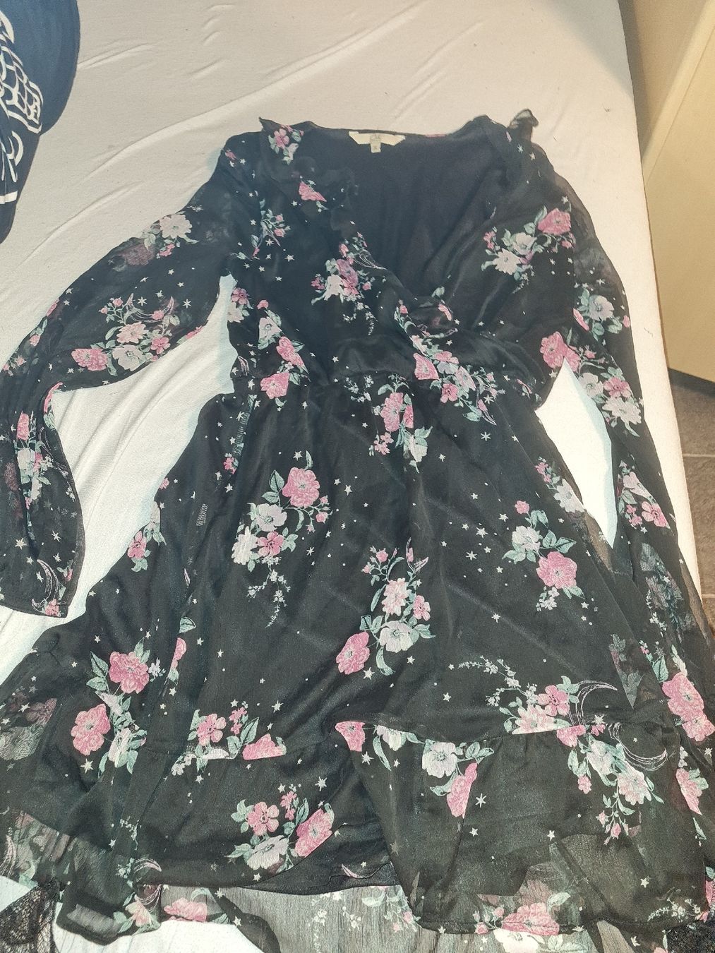 C&A Vestiti: Schwarzes kleid mit Blumenmuster, Grösse 36/S – Usato da Fällanden venduto da VelvetRaven94