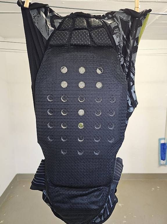 Protezioni & Imbottiture: Snowboardhose und Rückenpanzer – Usato da Thun venduto da Sir09 1