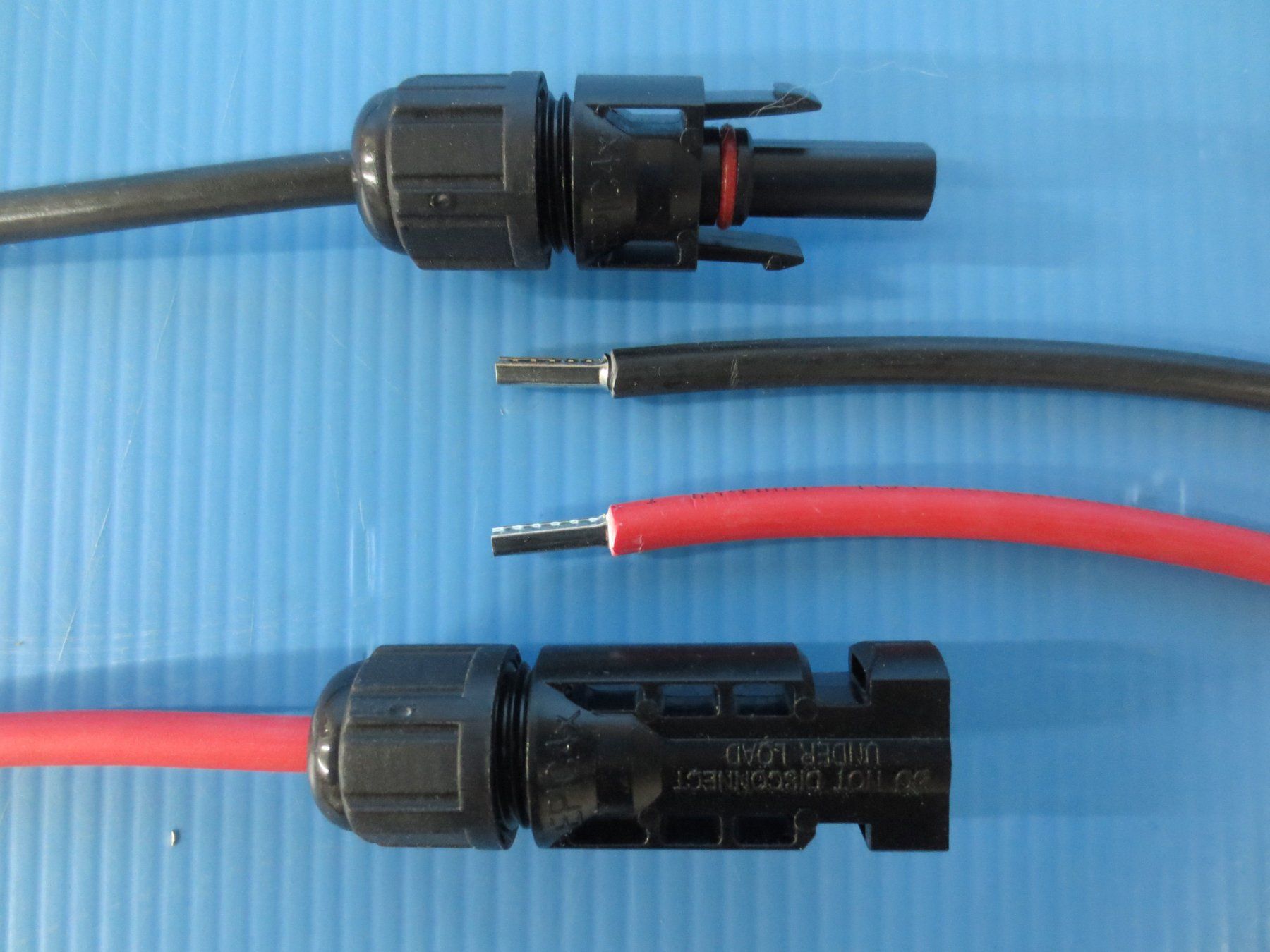 Cavi: 2x 5m Solar Anschlusskabel SET 4mm2 rt + sw MC4 einseitig – Nuovo e nell'imballaggio originale da Sulz LU venduto da Elektrofachverkauf 1