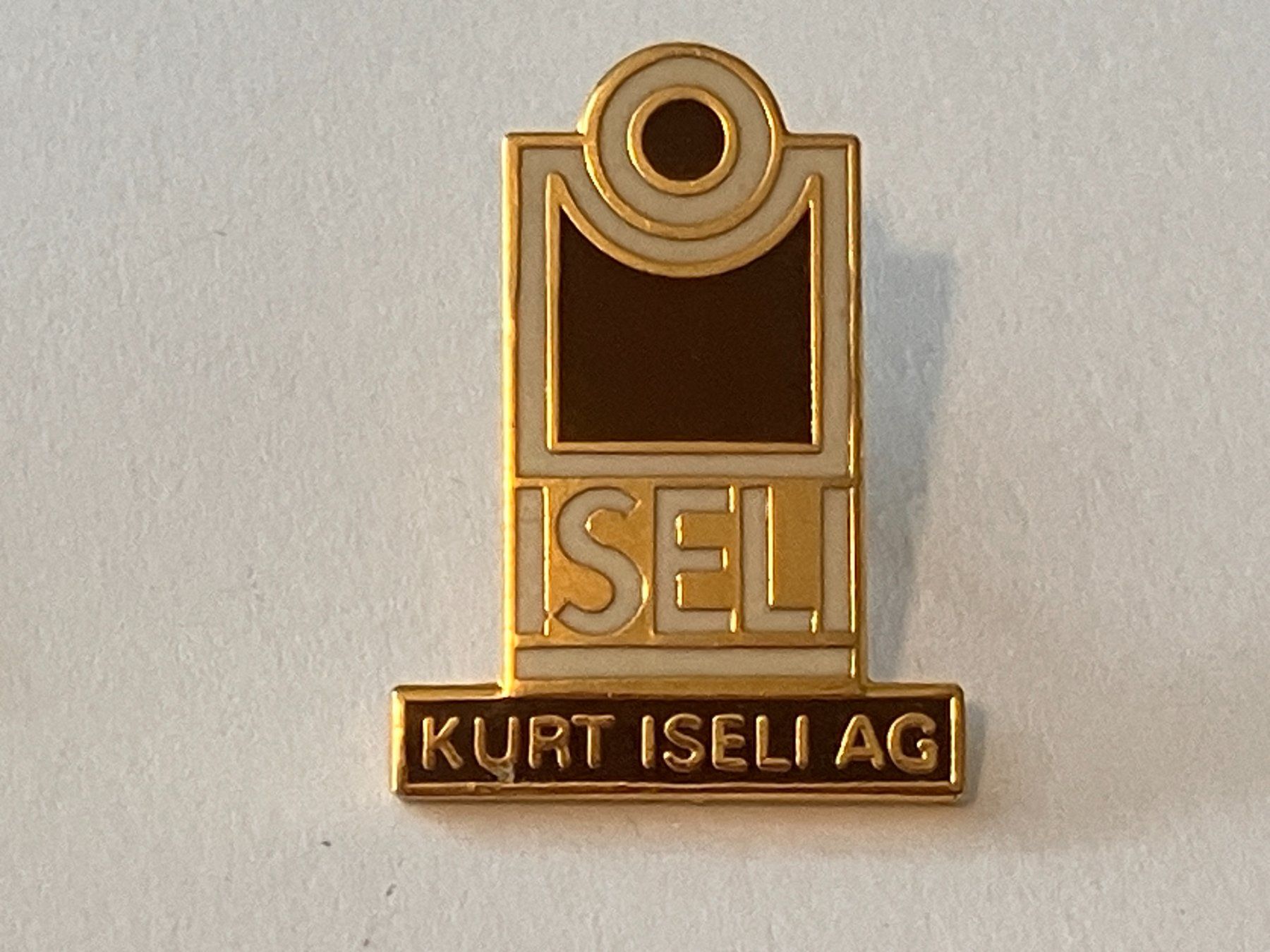 Plaquettes & Badges: 1 Pin Kurt Iseli AG – D'occasion à Basel par djwwpp