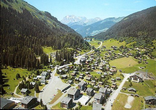 Cartoline postali: MORGINS Vue aérienne – Usato da Jona venduto da philajona